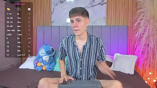 Snapshot of DustinLevine chatting on 03-19-26, 12:31 DustinLevine online show from 03-19-26, 12:31