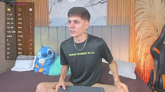 Snapshot of DustinLevine chatting on 03-20-26, 12:32 DustinLevine online show from 03-20-26, 12:32