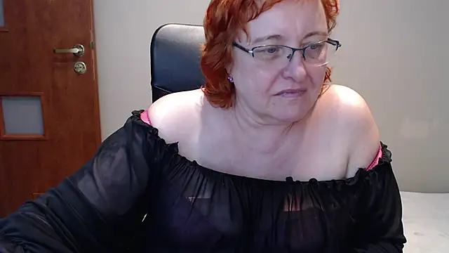 Snapshot of JoannaAndNeighbour chatting on 12-11-24, 02:22 JoannaAndNeighbour online show from 12-11-24, 02:22
