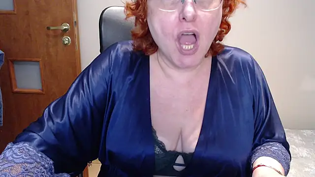 Snapshot of JoannaAndNeighbour chatting on 12-23-24, 12:52 JoannaAndNeighbour online show from 12-23-24, 12:52
