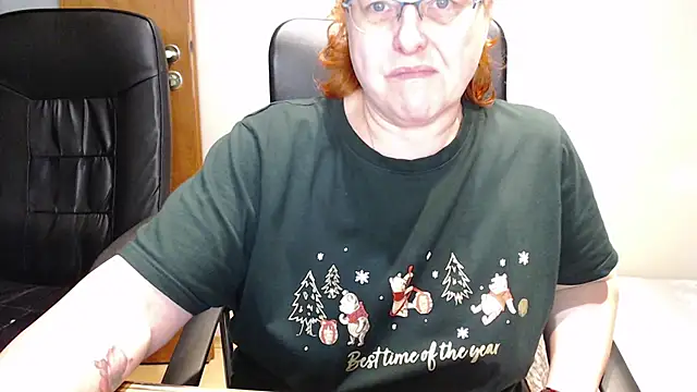 Snapshot of JoannaAndNeighbour chatting on 12-26-24, 09:11 JoannaAndNeighbour online show from 12-26-24, 09:11