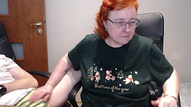 Snapshot of JoannaAndNeighbour chatting on 12-29-24, 11:40 JoannaAndNeighbour online show from 12-29-24, 11:40
