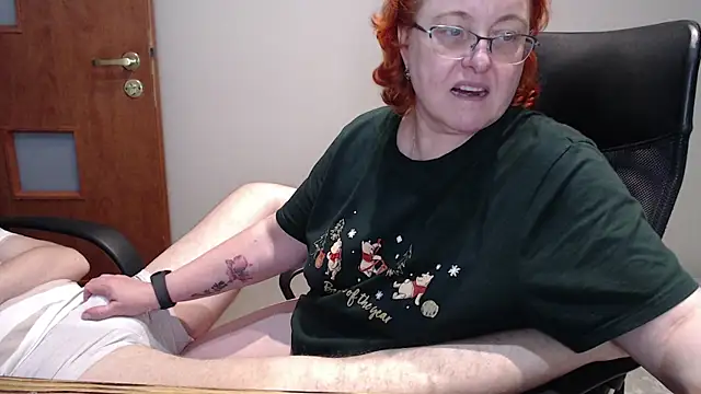 Snapshot of JoannaAndNeighbour chatting on 12-30-24, 03:46 JoannaAndNeighbour online show from 12-30-24, 03:46