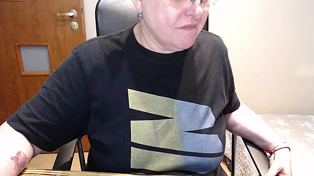 Snapshot of JoannaAndNeighbour chatting on 01-16-25, 11:15 JoannaAndNeighbour online show from 01-16-25, 11:15