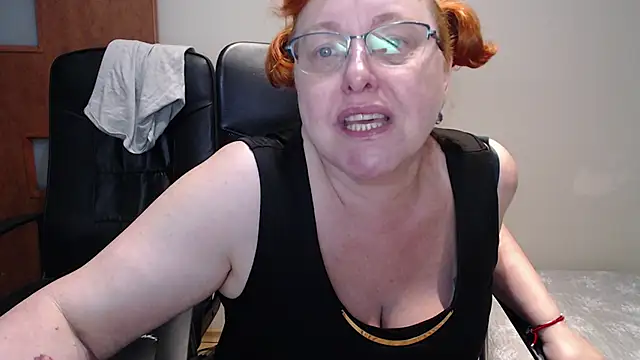 Snapshot of JoannaAndNeighbour chatting on 01-18-25, 09:02 JoannaAndNeighbour online show from 01-18-25, 09:02