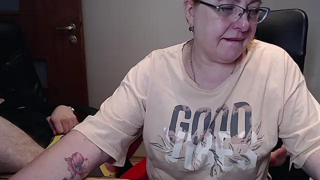 Snapshot of JoannaAndNeighbour chatting on 01-23-25, 08:25 JoannaAndNeighbour online show from 01-23-25, 08:25