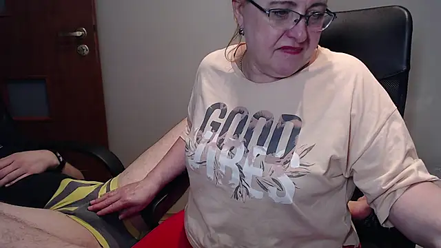Snapshot of JoannaAndNeighbour chatting on 01-23-25, 08:13 JoannaAndNeighbour online show from 01-23-25, 08:13