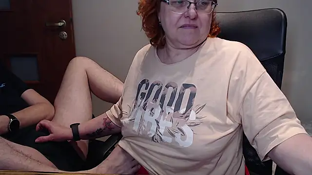 Snapshot of JoannaAndNeighbour chatting on 01-24-25, 04:28 JoannaAndNeighbour online show from 01-24-25, 04:28