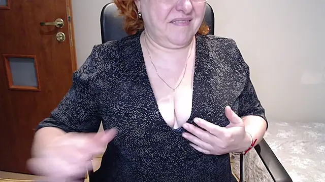 Snapshot of JoannaAndNeighbour chatting on 01-29-25, 06:54 JoannaAndNeighbour online show from 01-29-25, 06:54
