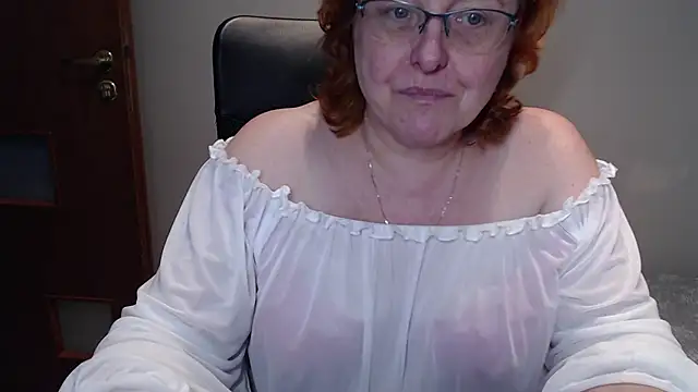 Snapshot of JoannaAndNeighbour chatting on 02-06-25, 10:26 JoannaAndNeighbour online show from 02-06-25, 10:26