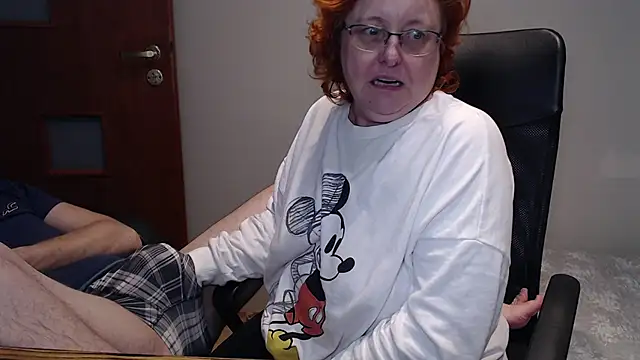 Snapshot of JoannaAndNeighbour chatting on 02-06-25, 05:30 JoannaAndNeighbour online show from 02-06-25, 05:30