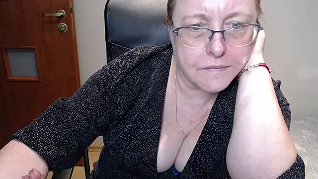 Snapshot of JoannaAndNeighbour chatting on 02-07-25, 11:12 JoannaAndNeighbour online show from 02-07-25, 11:12