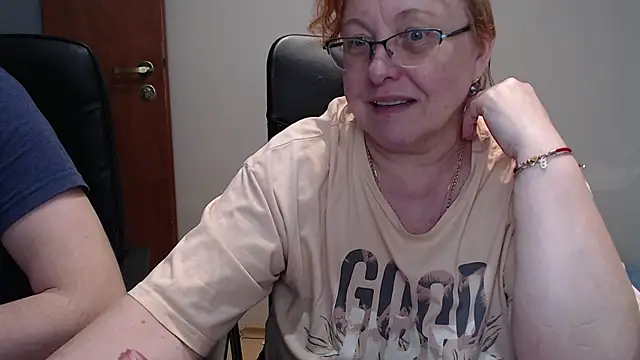 Snapshot of JoannaAndNeighbour chatting on 02-13-25, 07:42 JoannaAndNeighbour online show from 02-13-25, 07:42