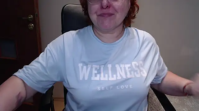 Snapshot of JoannaAndNeighbour chatting on 02-21-25, 07:34 JoannaAndNeighbour online show from 02-21-25, 07:34