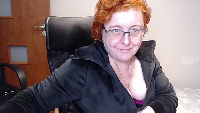 Snapshot of JoannaAndNeighbour chatting on 02-22-25, 11:35 JoannaAndNeighbour online show from 02-22-25, 11:35