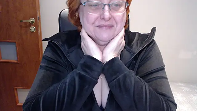 Snapshot of JoannaAndNeighbour chatting on 02-24-25, 11:32 JoannaAndNeighbour online show from 02-24-25, 11:32