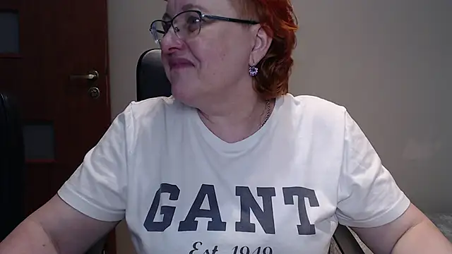 Snapshot of JoannaAndNeighbour chatting on 03-04-25, 02:21 JoannaAndNeighbour online show from 03-04-25, 02:21
