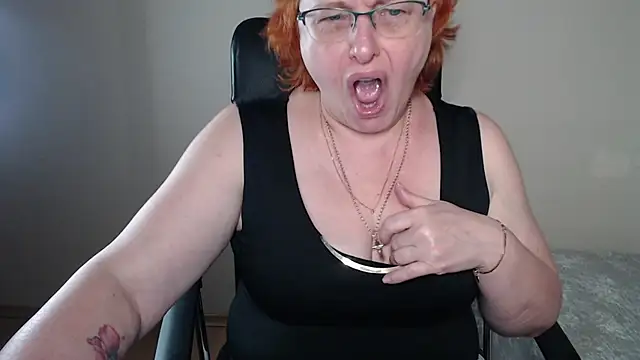 Snapshot of JoannaAndNeighbour chatting on 03-07-25, 10:35 JoannaAndNeighbour online show from 03-07-25, 10:35