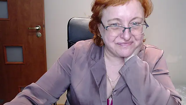 Snapshot of JoannaAndNeighbour chatting on 03-08-25, 07:42 JoannaAndNeighbour online show from 03-08-25, 07:42