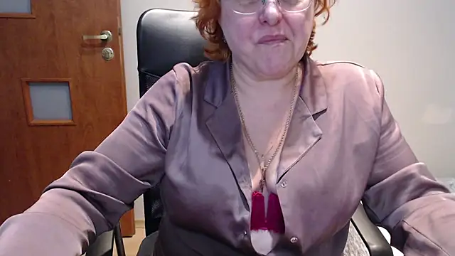 Snapshot of JoannaAndNeighbour chatting on 03-10-25, 12:15 JoannaAndNeighbour online show from 03-10-25, 12:15