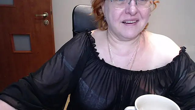 Snapshot of JoannaAndNeighbour chatting on 03-12-25, 09:55 JoannaAndNeighbour online show from 03-12-25, 09:55