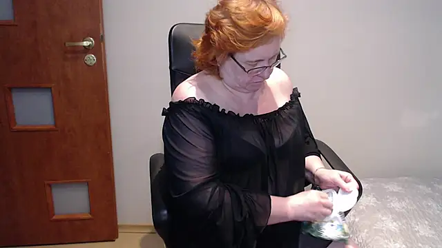 Snapshot of JoannaAndNeighbour chatting on 03-21-25, 01:01 JoannaAndNeighbour online show from 03-21-25, 01:01