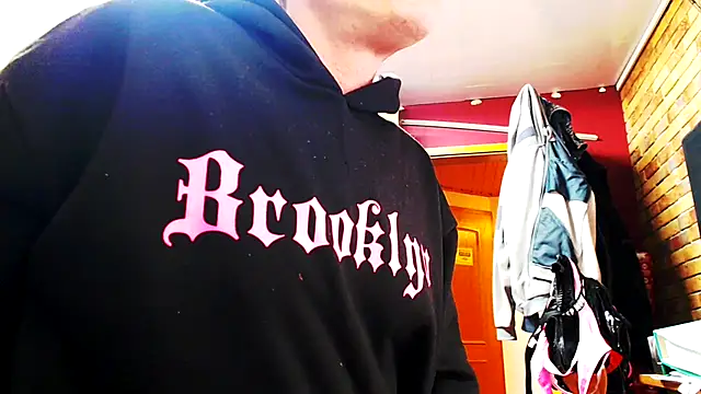 Snapshot of Fem-Boy40 chatting on 04-05-26, 10:29 Fem-Boy40 online show from 04-05-26, 10:29