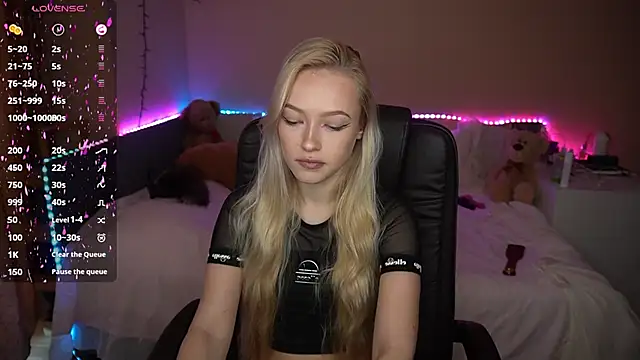 Snapshot of AmandaFiree chatting on 10-19-25, 06:47 AmandaFiree online show from 10-19-25, 06:47