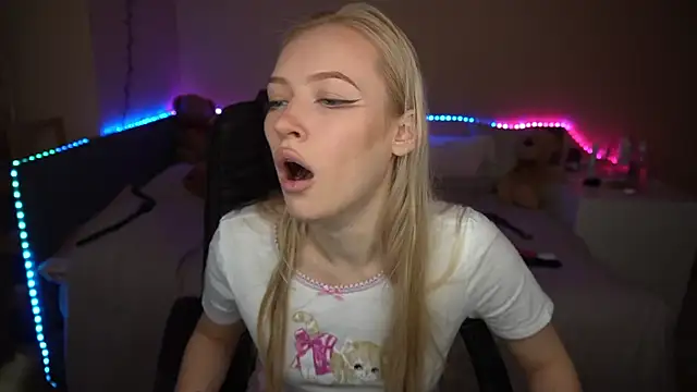 Snapshot of AmandaFiree chatting on 11-14-25, 06:23 AmandaFiree online show from 11-14-25, 06:23