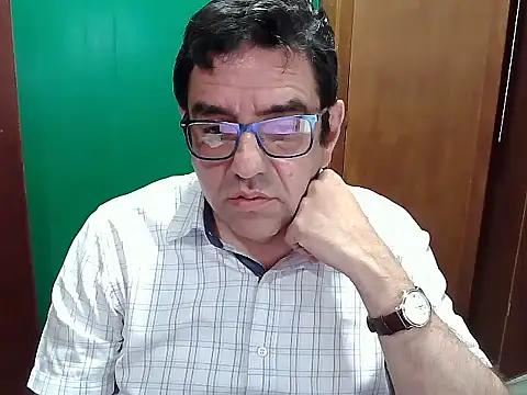 Snapshot of FernandoReuterG chatting on 10-12-25, 01:37 FernandoReuterG online show from 10-12-25, 01:37