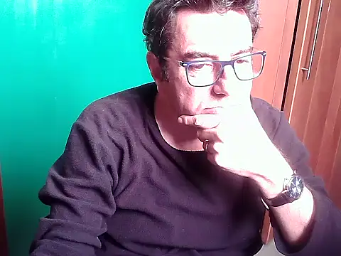 Snapshot of FernandoReuterG chatting on 10-13-25, 02:50 FernandoReuterG online show from 10-13-25, 02:50