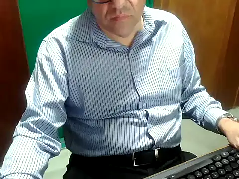 Snapshot of FernandoReuterG chatting on 10-15-25, 03:06 FernandoReuterG online show from 10-15-25, 03:06