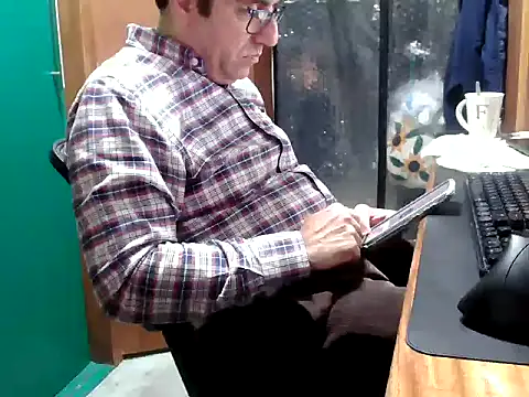 Snapshot of FernandoReuterG chatting on 10-18-25, 02:36 FernandoReuterG online show from 10-18-25, 02:36