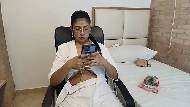 sara2520 online show from 04-19-26, 12:00