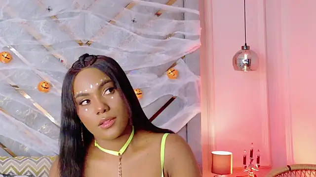 Snapshot of Sara_Boom chatting on 10-30-25, 02:29 Sara Boom online show from 10-30-25, 02:29