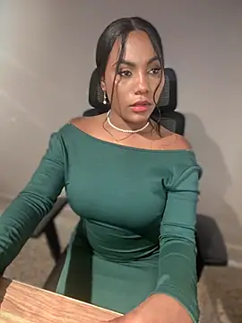 Snapshot of Sara_Boom chatting on 12-05-25, 03:04 Sara Boom online show from 12-05-25, 03:04