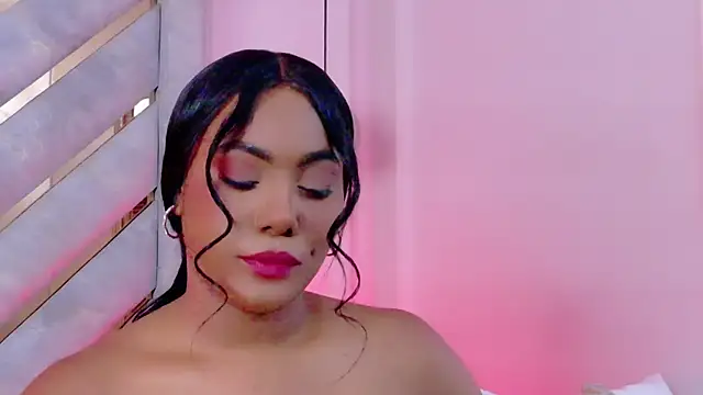 Snapshot of Sara_Boom chatting on 12-18-25, 01:28 Sara Boom online show from 12-18-25, 01:28