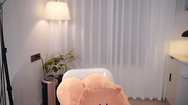 Ocean--Lili online show from 11-18-25, 02:43