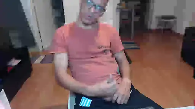 Snapshot of guachin_hunk chatting on 05-20-26, 03:24 guachin hunk online show from 05-20-26, 03:24