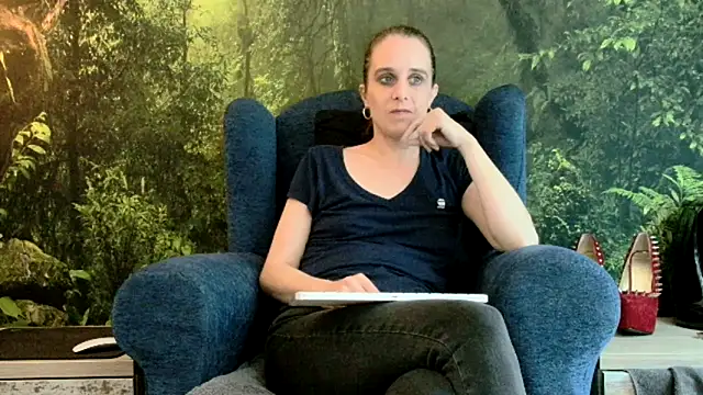 LadyChantale online show from 03-18-25, 06:26