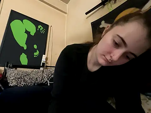 Snapshot of Snowbunnycake_131 chatting on 09-09-25, 03:39 Snowbunnycake 131 online show from 09-09-25, 03:39