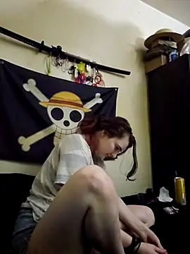 Snapshot of Snowbunnycake_131 chatting on 09-24-25, 12:47 Snowbunnycake 131 online show from 09-24-25, 12:47