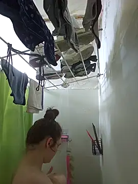 Snapshot of Snowbunnycake_131 chatting on 10-07-25, 10:12 Snowbunnycake 131 online show from 10-07-25, 10:12