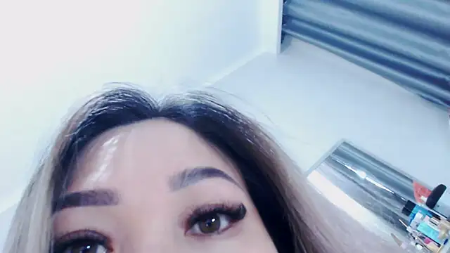 Snapshot of viki_lizzi chatting on 10-04-25, 04:43 viki lizzi online show from 10-04-25, 04:43