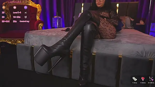 Snapshot of EmpressDesires chatting on 02-21-26, 03:18 EmpressDesires online show from 02-21-26, 03:18