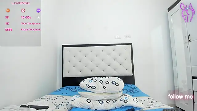 CuteLatinaxx online show from 10-17-25, 03:25