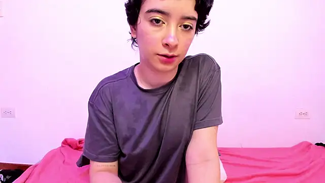 Snapshot of _Lunnaa_ chatting on 07-05-26, 02:40 Lunnaa online show from 07-05-26, 02:40