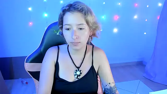 Snapshot of Ginger_Sweetty chatting on 12-15-24, 12:40 Ginger Sweetty online show from 12-15-24, 12:40