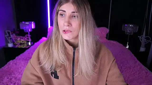 Snapshot of CassandraGood chatting on 12-06-24, 08:05 CassandraGood online show from 12-06-24, 08:05