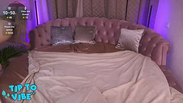 Snapshot of CassandraGood chatting on 03-09-25, 03:11 CassandraGood online show from 03-09-25, 03:11